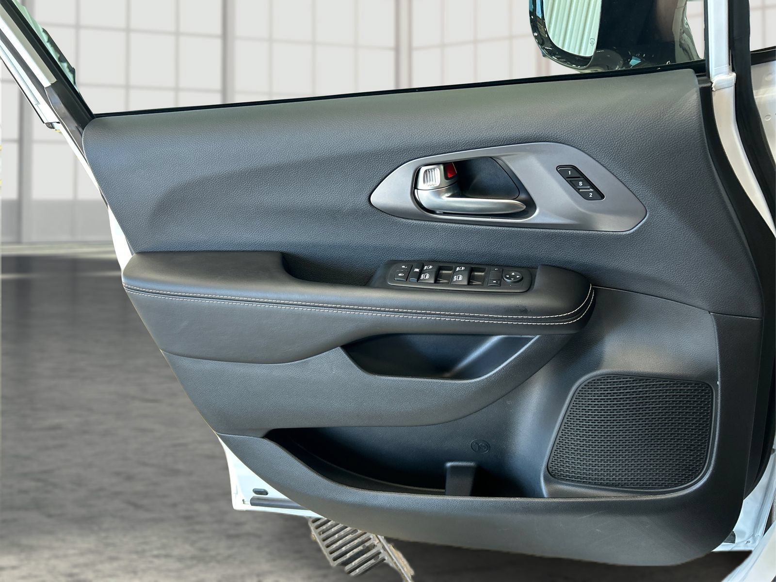 Used 2026 Chrysler Pacifica Select w/ S Appearance Package FWD image 18