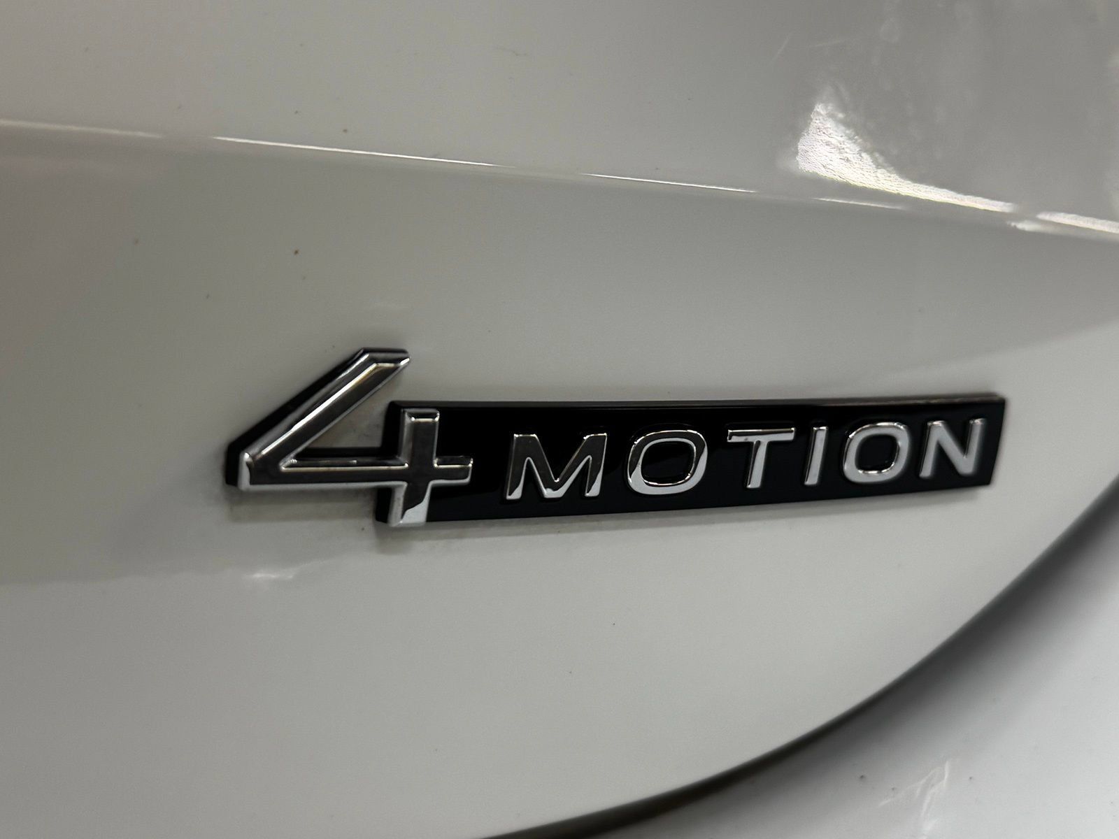 Used 2025 Volkswagen Tiguan SE AWD/4WD image 7