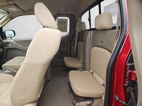 Used 2011 Nissan Frontier SV AWD/4WD image 18