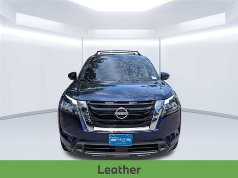 Used 2025 Nissan Pathfinder SV FWD image 11