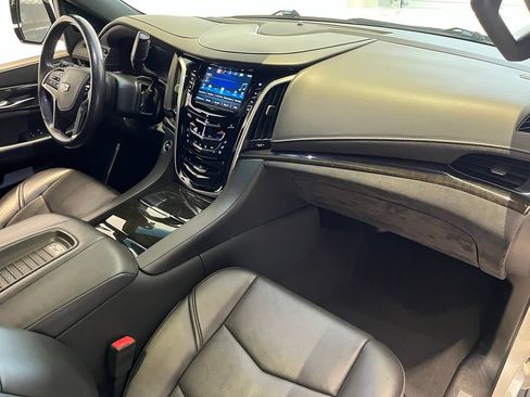 Used 2019 Cadillac Escalade Platinum AWD/4WD image 33