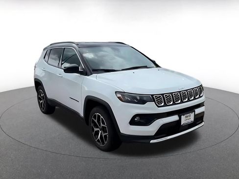 Used 2025 Jeep Compass Limited AWD/4WD image 3