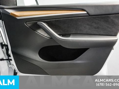 Used 2025 Tesla Model Y Long Range image 44