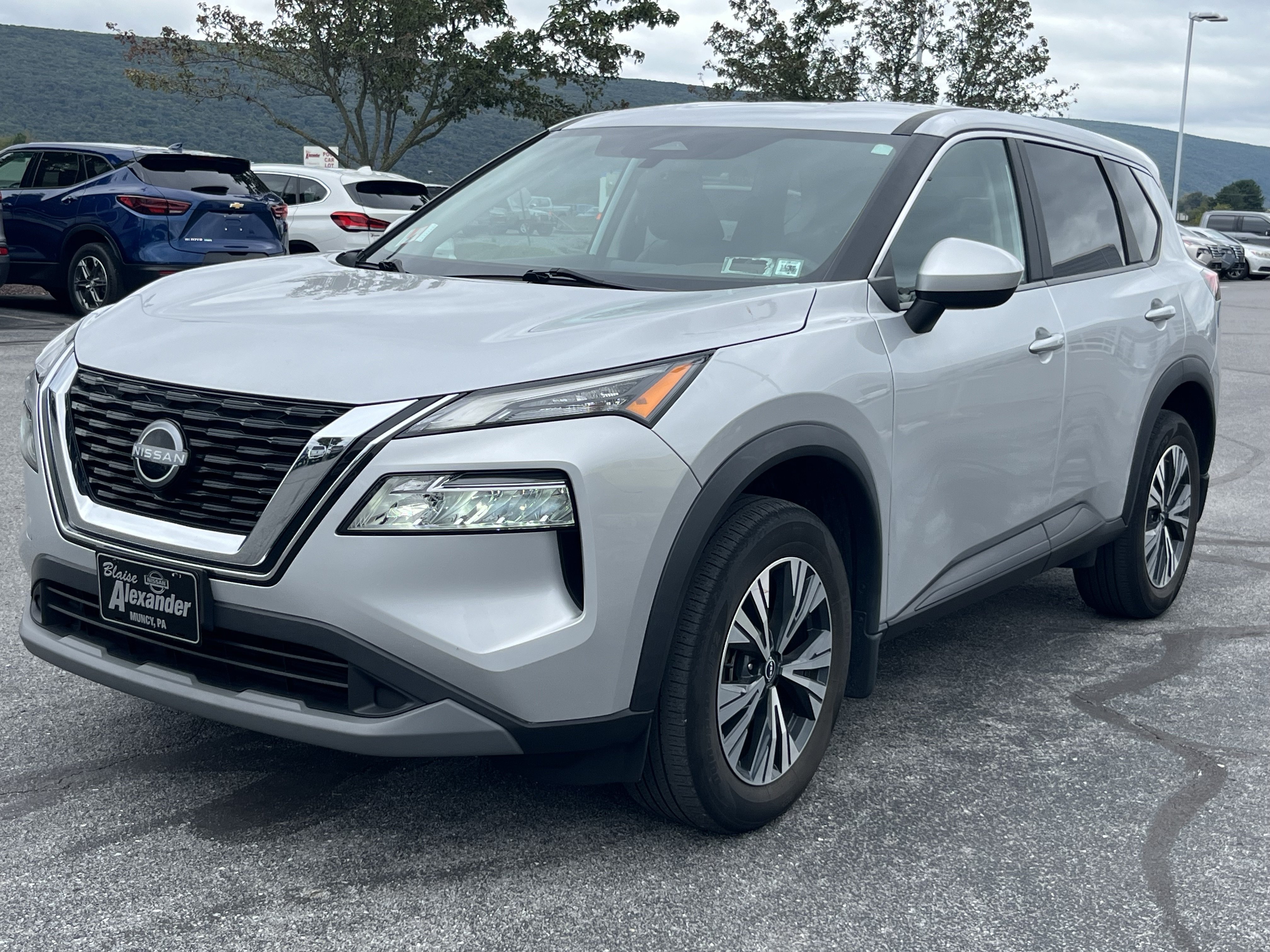 Used 2023 Nissan Rogue SV AWD/4WD image 10