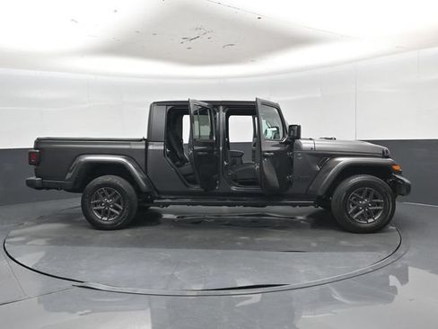 Used 2024 Jeep Gladiator Sport AWD/4WD image 56