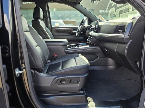 Used 2025 Chevrolet Tahoe LT AWD/4WD image 9