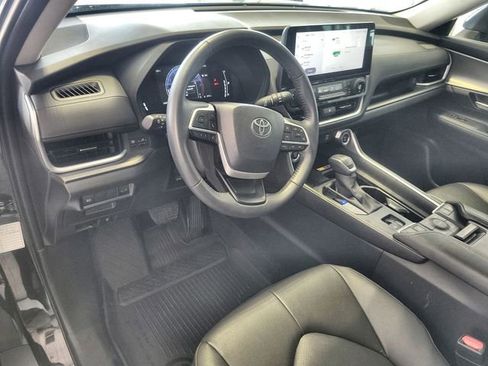 Used 2025 Toyota Grand Highlander AWD image 14