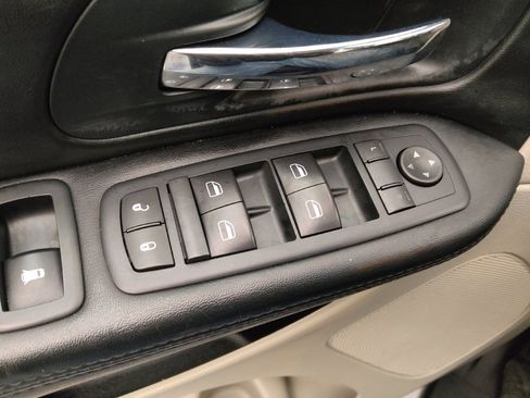 Used 2016 Dodge Grand Caravan SXT FWD image 27