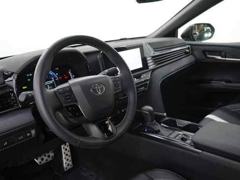 Used 2025 Toyota Camry SE image 23