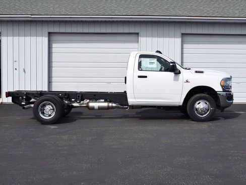 New 2024 RAM 3500 Tradesman image 4
