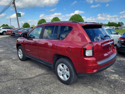 Used 2017 Jeep Compass Latitude FWD image 7