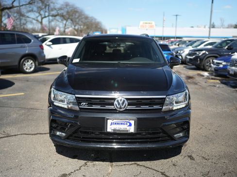 Certified 2021 Volkswagen Tiguan SE R-Line image 3