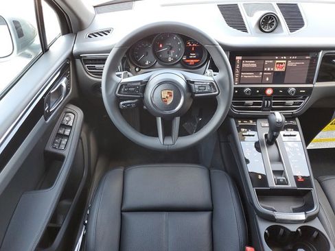 Used 2025 Porsche Macan image 17