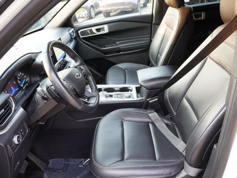 Used 2020 Ford Explorer XLT w/ Equipment Group 202A AWD/4WD image 15