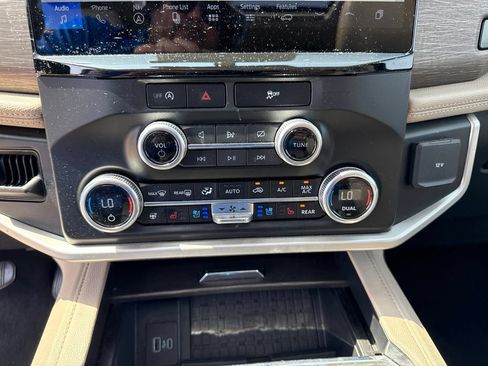 Used 2024 Ford Expedition Max Limited RWD image 25