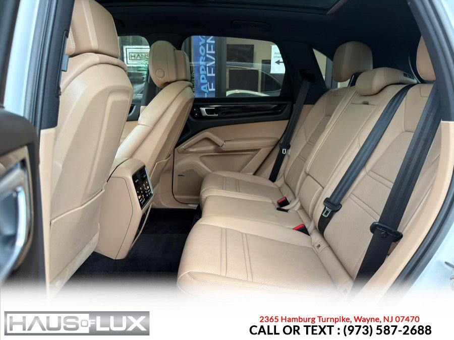 Used 2023 Porsche Cayenne w/ Assistance Package AWD/4WD image 11