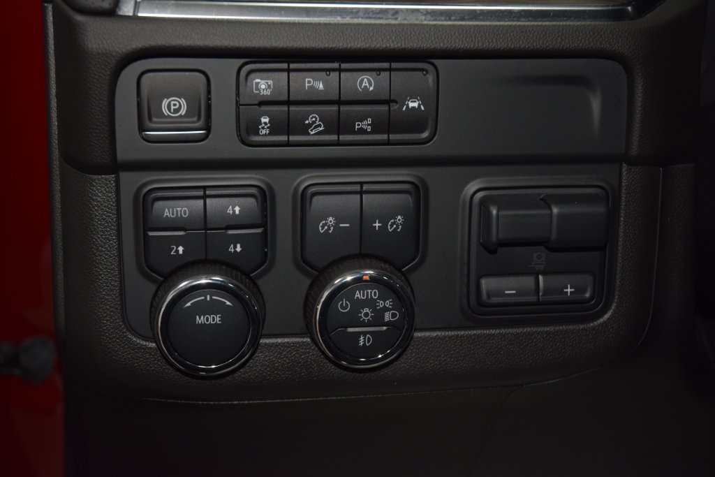 Used 2025 Chevrolet Tahoe Premier AWD/4WD image 36