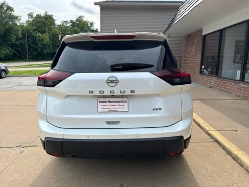 Used 2025 Nissan Rogue SV AWD/4WD image 25
