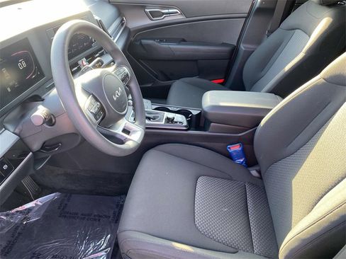 New 2024 Kia Sportage LX image 13
