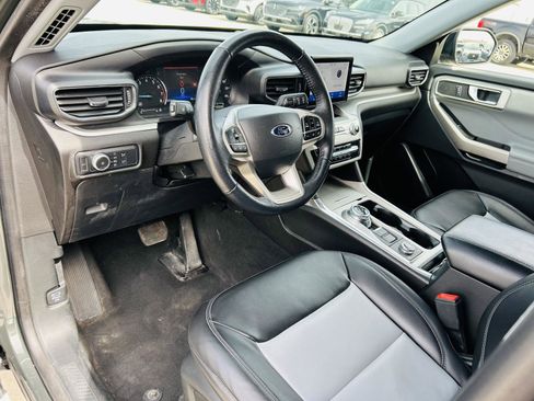 Used 2022 Ford Explorer XLT w/ Equipment Group 202A image 13