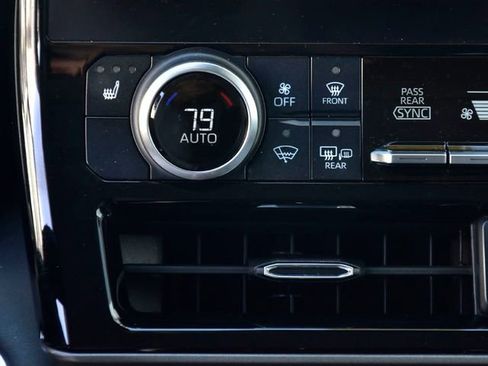 Used 2023 Toyota Highlander Bronze Edition image 25