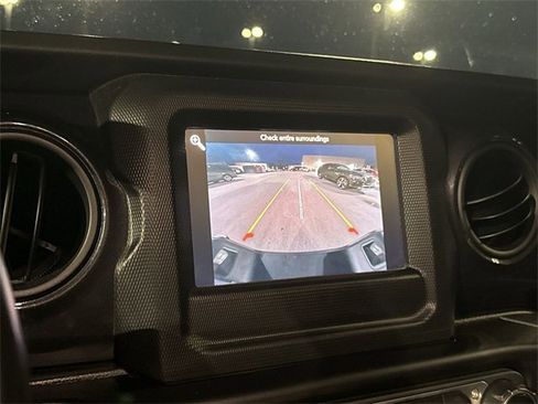 Used 2022 Jeep Gladiator Sport image 17