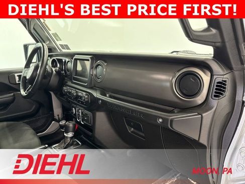 Used 2023 Jeep Wrangler Unlimited w/ Cold Weather Group AWD/4WD image 16