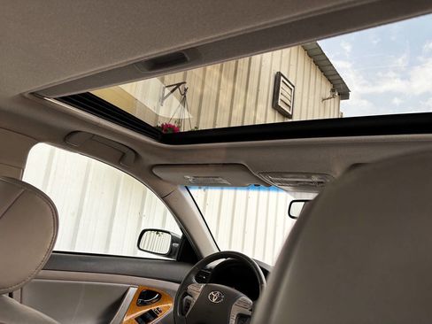 Used 2007 Toyota Camry XLE image 19