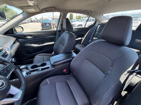 Used 2025 Nissan Altima 2.5 SV FWD image 28