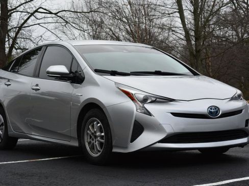 Used 2017 Toyota Prius Three w/ Carpet Mat Package image 3