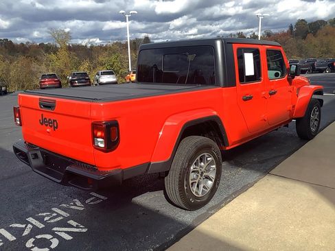 Certified 2024 Jeep Gladiator Sport image 6