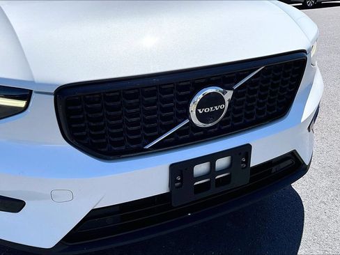Used 2023 Volvo XC40 B4 Ultimate FWD image 34