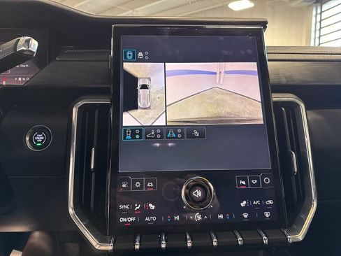 Used 2025 GMC Acadia Elevation image 14