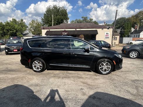 Used 2019 Chrysler Pacifica Limited FWD image 14