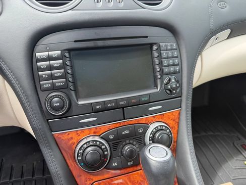 Used 2007 Mercedes-Benz SL 550 image 7