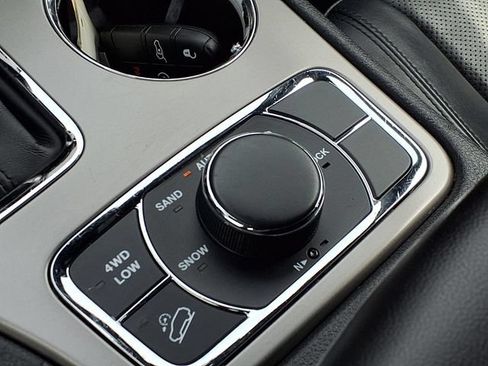 Used 2021 Jeep Grand Cherokee Limited w/ Luxury Group II AWD/4WD image 8