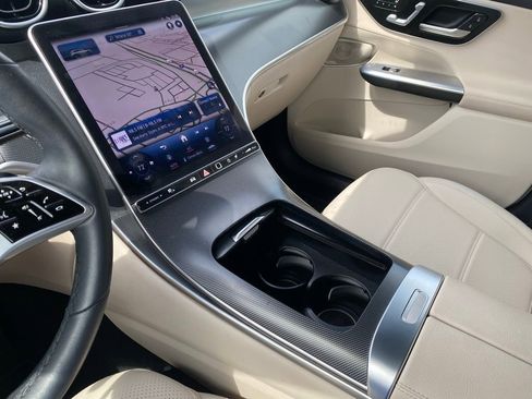 Used 2024 Mercedes-Benz GLC 300 image 23