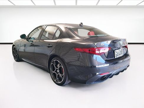 Used 2022 Alfa Romeo Giulia Veloce RWD image 6