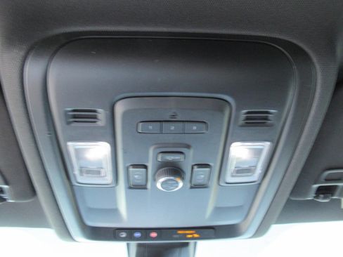 Used 2022 GMC Yukon SLT w/ SLT Luxury Package RWD image 30