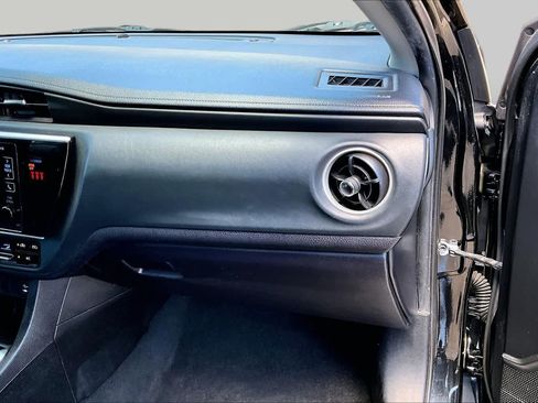 Used 2018 Toyota Corolla LE FWD image 22