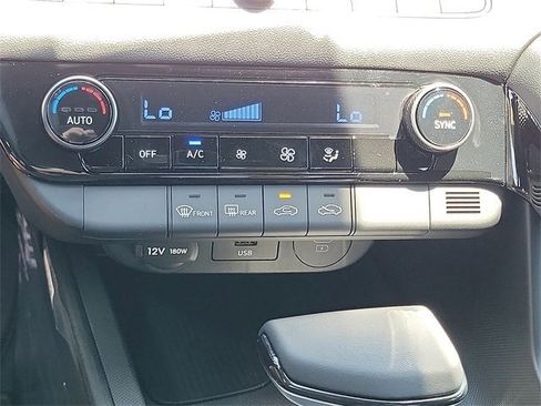 New 2025 Hyundai Elantra SEL image 9