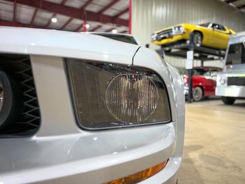 Used 2005 Ford Mustang GT Premium image 36