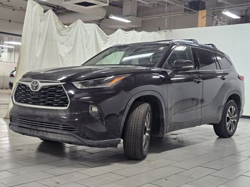 Used 2021 Toyota Highlander XLE image 12