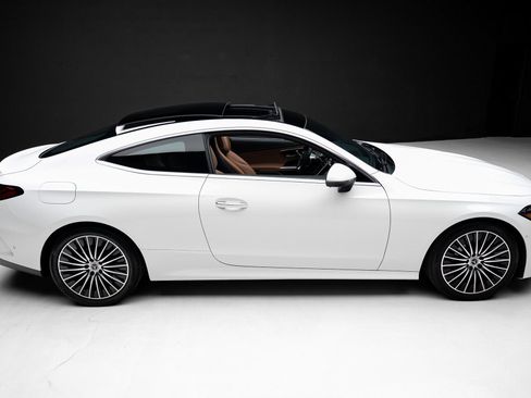 Used 2024 Mercedes-Benz CLE 300 4MATIC Coupe image 35