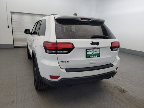 Used 2018 Jeep Grand Cherokee Laredo AWD/4WD image 6