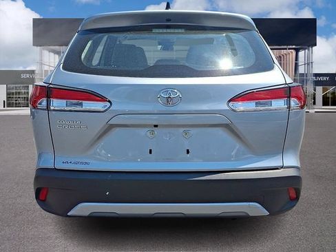 Used 2024 Toyota Corolla Cross L FWD image 5