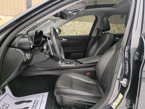 Used 2017 Alfa Romeo Giulia AWD image 9