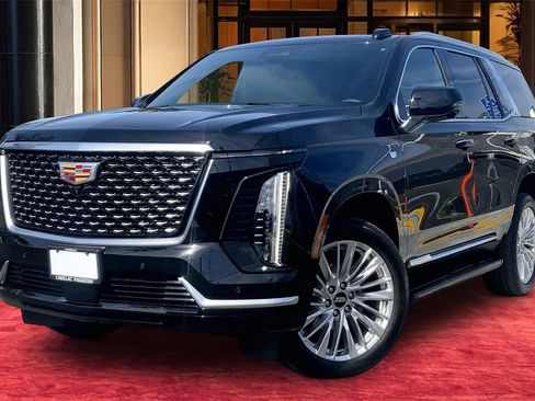 Used 2025 Cadillac Escalade Premium Luxury image 1