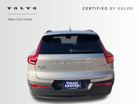 Certified 2023 Volvo XC40 B5 Plus w/ Climate Package image 8