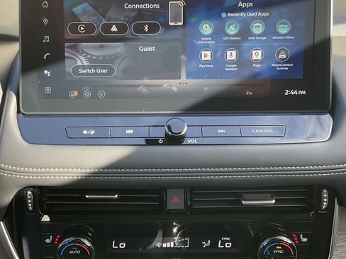 Used 2025 Nissan Rogue Platinum image 24